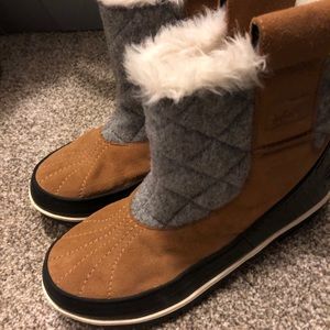 Sorel snow boots size 8!! Only wore once or twice!